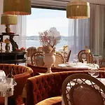 Chateau De & 5*