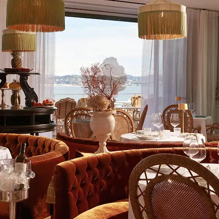 Chateau De & 5*