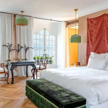 Chateau De & 5*