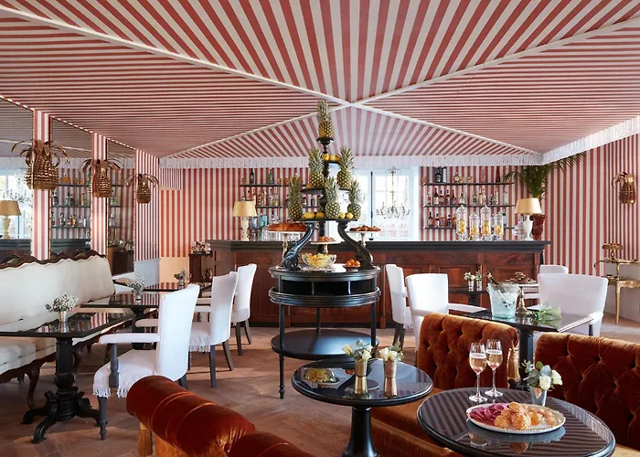 מלון Chateau De 5*