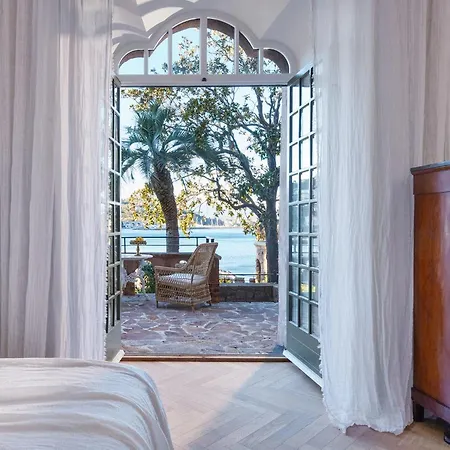 Chateau De 5* Теуль-сюр-Мер