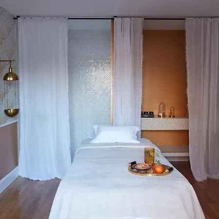 Chateau De Hotell 5*