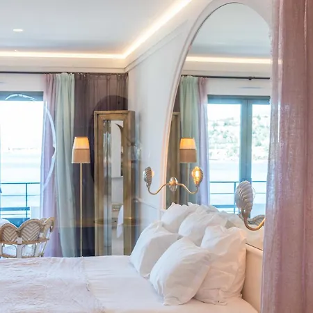 Chateau De 5* Теуль-сюр-Мер