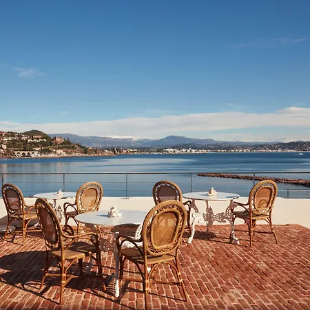 Château De Hotel 5*