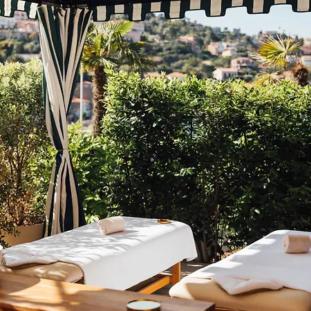 Château De Hotel 5*
