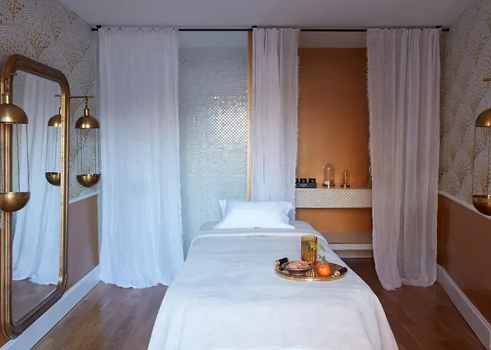 Chateau De Hotell 5*
