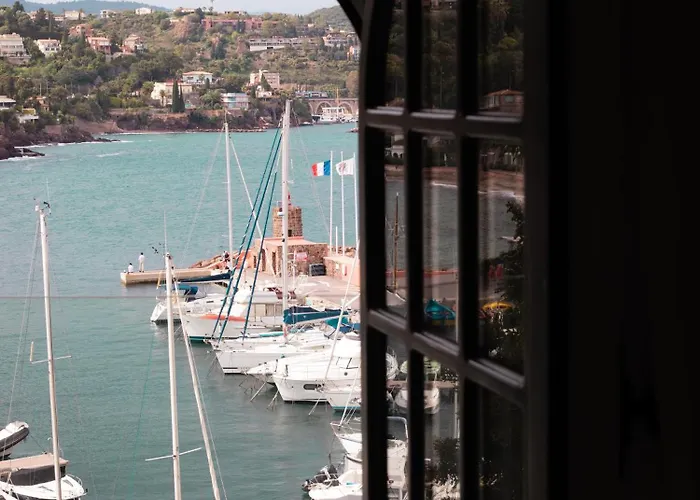 Chateau De Hotell 5*
