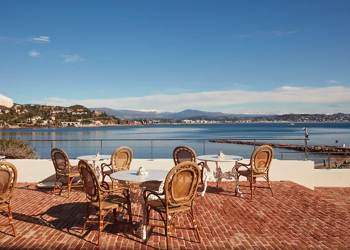 Chateau De Hotell 5*